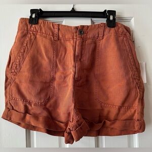 NWT Bella Dahl Utility Shorts in Rust Size 31